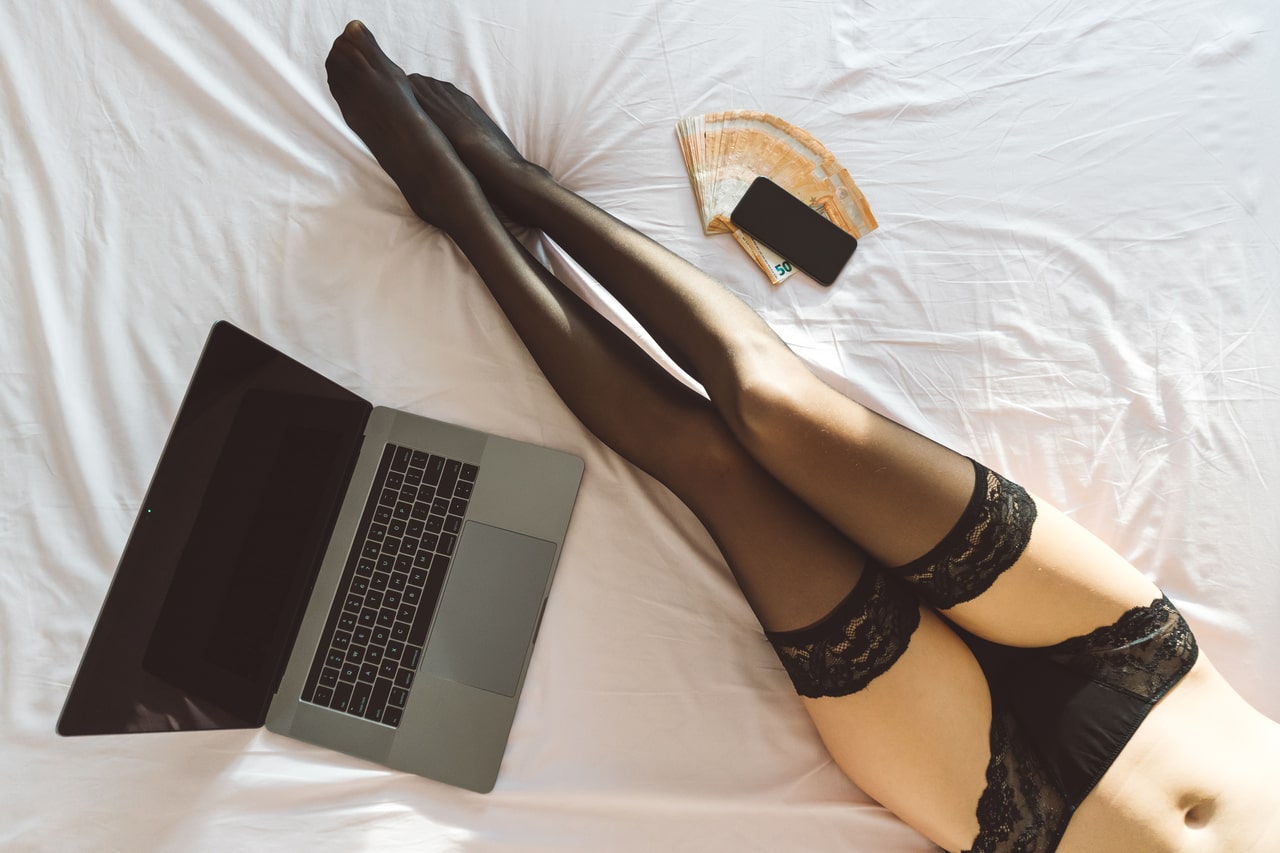 Devenir camgirl : annonce de travail sérieux pour devenir cam girl